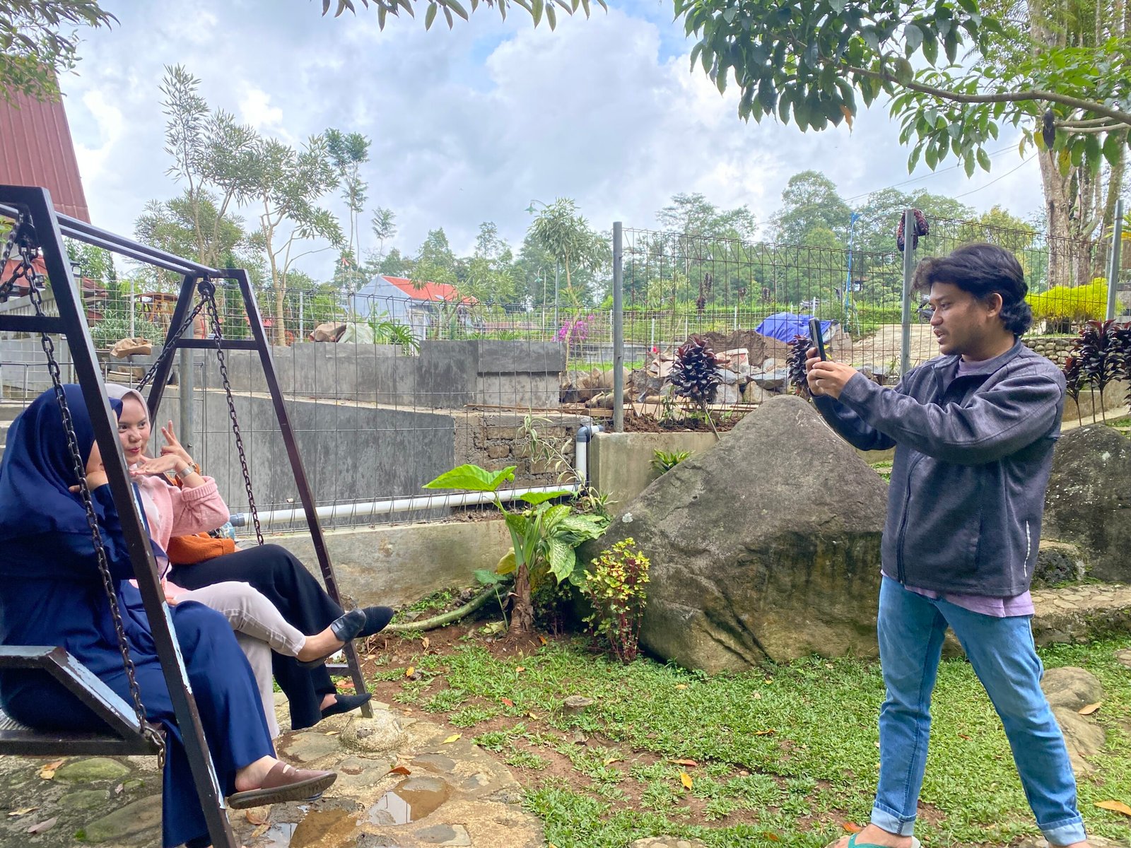 Kuartal Dua, Tiga Catatan Kecil untuk Kita Semua